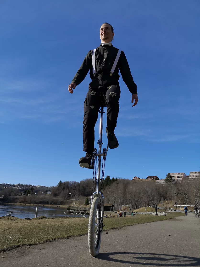 Andreas på enhjuling