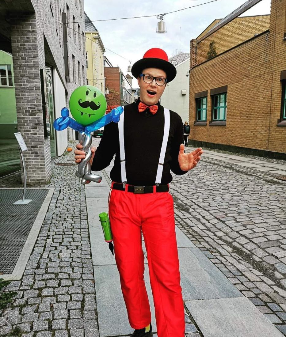 Artist med ballongfigur
