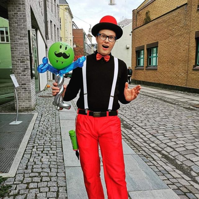 Artist med ballongfigur